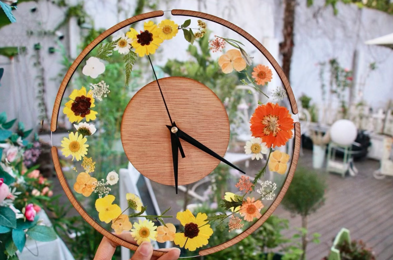 Pressed flower clock craft